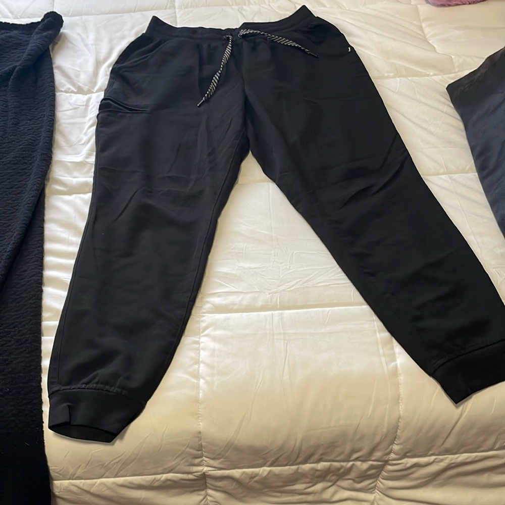 Black jaanuu scrub bottoms